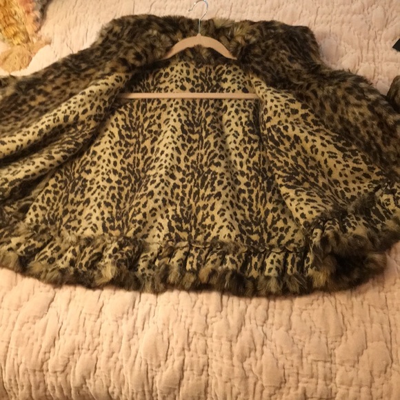 Girl’s Beautiful Fake Fur Swing Coat, Size 7/8 - Picture 3 of 7